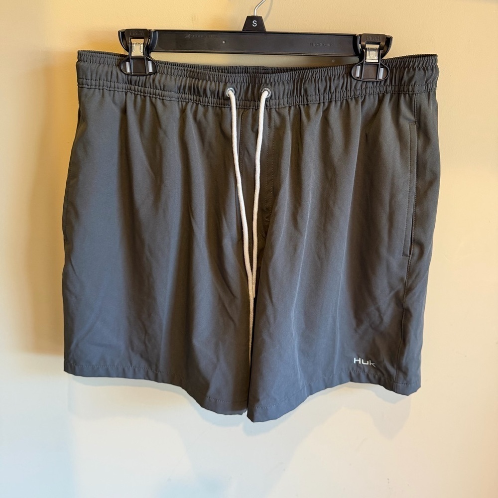 HUK Shorts Gray Large